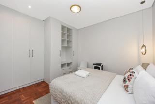 Sunny & Secure Rosebank Apartment - 1
