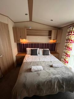 Peaceful Whitley Bay Getaway with Shared Indoor Pool - 9