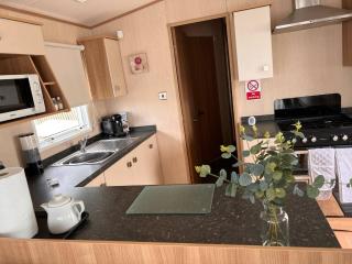 Peaceful Whitley Bay Getaway with Shared Indoor Pool - 5
