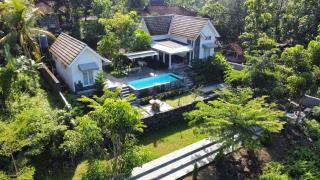 Omah Putih Riverside - 0