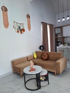 Omah Putih Riverside - 2