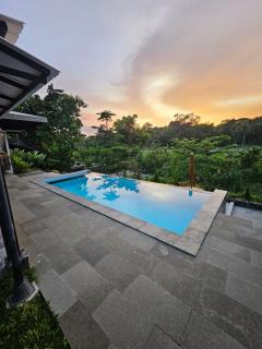 Omah Putih Riverside - 9