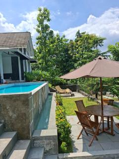 Omah Putih Riverside - 8