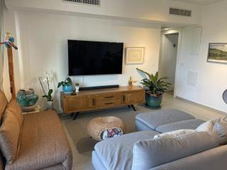 Bright Apartment with Balcony and Open View - 9