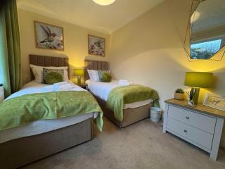 Northfield 2BDR with Large Drive and Games Room - 6