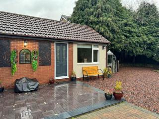 Northfield 2BDR with Large Drive and Games Room - 4