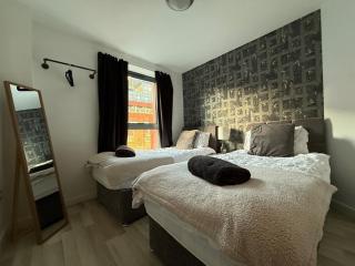 Sheffield City Centre 2- Bed Flat with Parking - 3