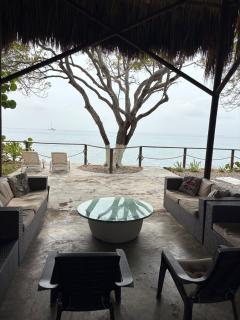 Accommodation on a coral island with turquoise sea - 3