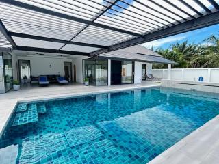 Luxurious Bed Breakfast Stay in Unique Villa - 9