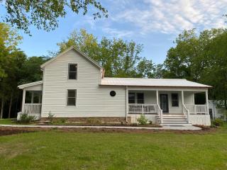 Relax in an upscale, renovated gem - 9