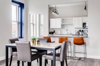 Historic Elegance Modern Amenities Gym - 0