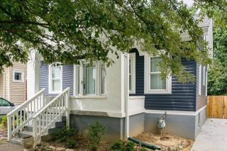 Minutes from U of L & Expo Center-Cozy-Updated-Family Friendly - 2