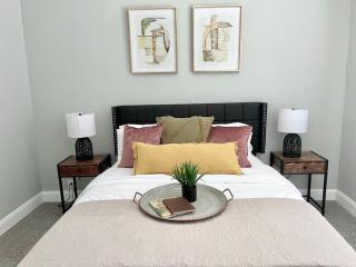 Family Home - 5mins to Downtown - Parking - 7