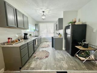 Family Home - 5mins to Downtown - Parking - 1