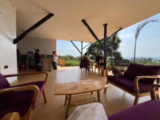 Eagle View Farm & Lake Retreat - 5