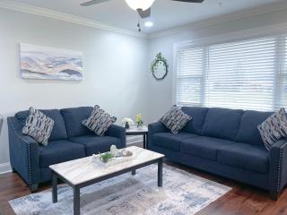 Newly Remodeled Cozy Home Minutes to Downtown-Family Friendly - 4