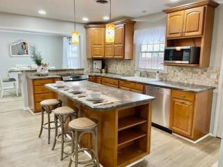 Serene Ivy Hills Home with Hot Tub & Screened Porch-Family Friendly - 1