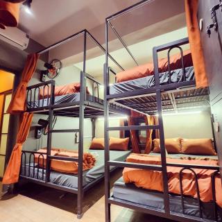 Top Floor Hostel - 3 mins to Train street - Female Dorm - Big bed - 8