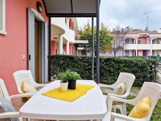 Colorful apartment with fenced garden and fireplace - Bibione - 0