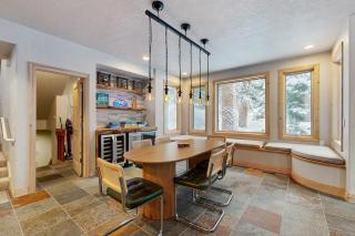 Alpine Glow Chalet in Brighton - 7