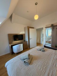 Modern Kudamm Luxury Home with 2 kitches - 7