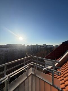 Modern Kudamm Luxury Home with 2 kitches - 3