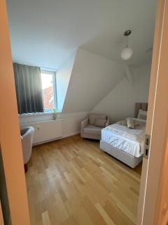 Modern Kudamm Luxury Home with 2 kitches - 2