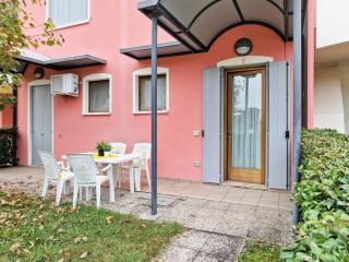 Lovely holiday home with fenced garden and pool - 0