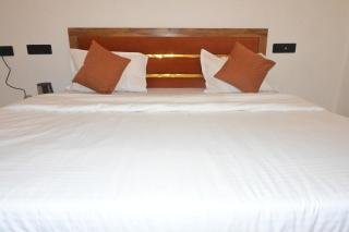 Hotel Ayodhya Grand-Luxury Stay Near Ram Mandir & Saryu Ghat - 4