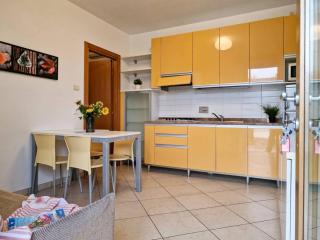 Poolside garden retreat - 8