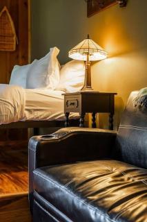 River Retreat Secluded Oasis with Hot Tub-Family Friendly - 1