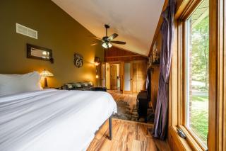 River Retreat Secluded Oasis with Hot Tub-Family Friendly - 2