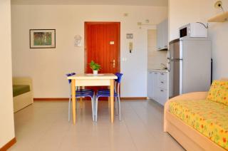 Bright and functional flat with seaview balcony - 2