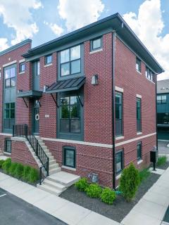 Lux Home 5 mins to Grand Park with Private Garage-Family Friendly - 3