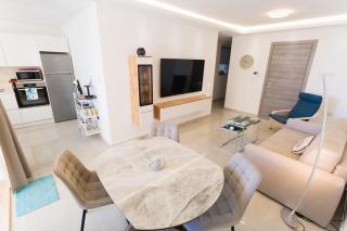 Luxurious Brand New Seafront, wake up onto the sea - 2