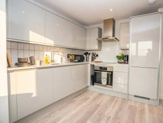 Light & Modern Central Birmingham 2 Bed Apartment - 9