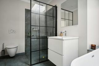 Architect-Designed House With Sea Views - 3