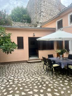 Nesa Beach Front Apartment - 5