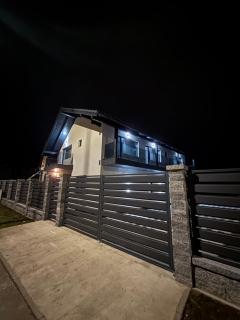 Fenyő Villa , Vila Bradul - 0