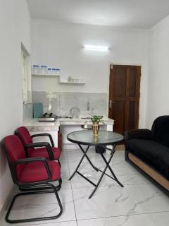 Little Chandhana Guest House - 4