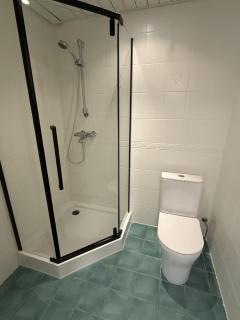 Cozy Urban Escape - 8