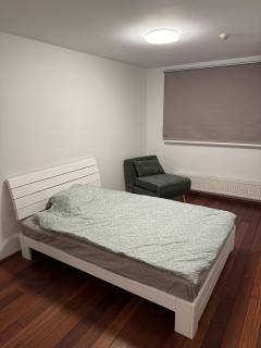 Cozy Urban Escape - 6