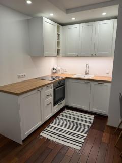 Cozy Urban Escape - 4