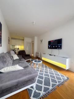 White Homes 1BR - Central Point - 9