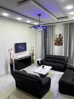 Grand Duplex 4BR Luxury with Huge Compound - 0