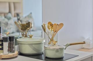 Sophisticated Studio in Rosebank's Premier Address - 5