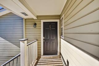 Bright and Cozy Two -Bedroom Private Stay - 2