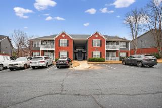 Spacious condo near Atlanta with great sleep - 2