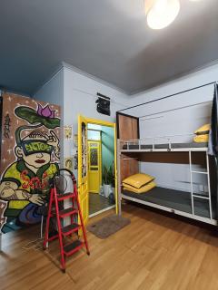 Viet Vintage Hostel n Pub - Soft mattress - Free beer on Wed,Thu,Fri,Sat - 7