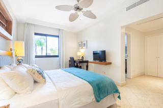 Beautiful 3BR Condo with Private Terrace and Picuzzi, Just Steps from Cap Cana Marina - 3